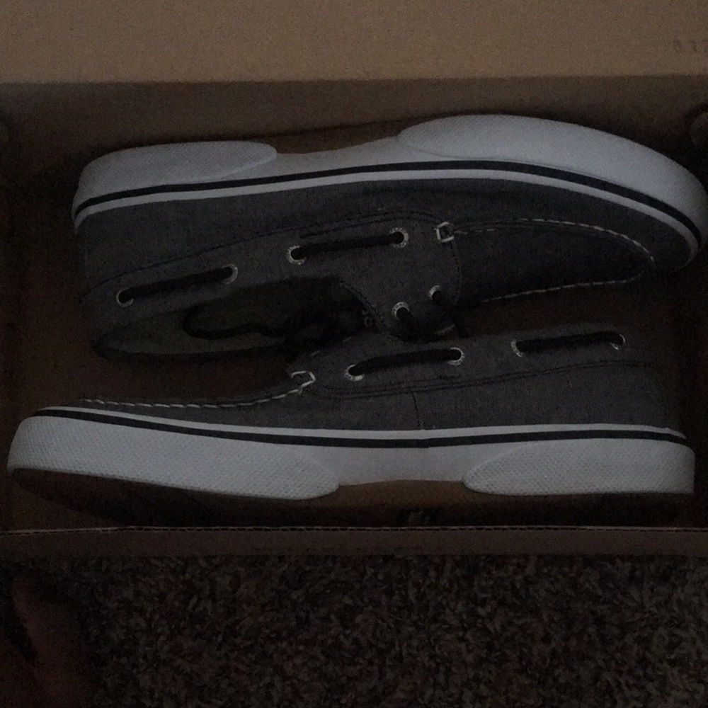 Shoes - Picture 3 of 4